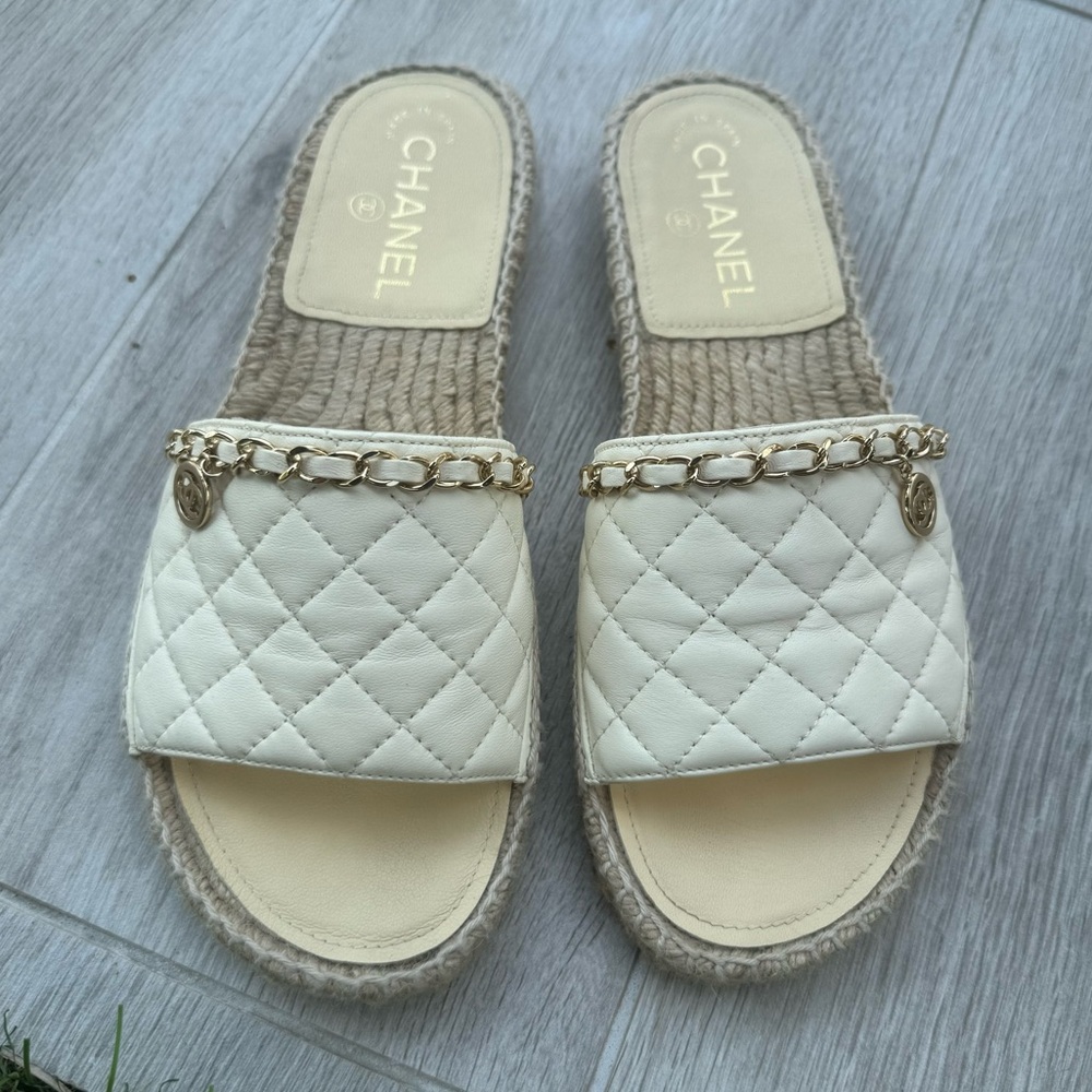 Chanel Interlocking CC Logo Espadrilles Slides - Picture 6 of 8